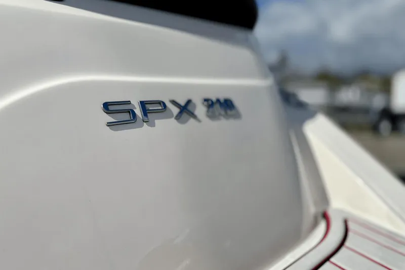 Slide: The Image of Sea Ray 210 SPX 2022 - 5
