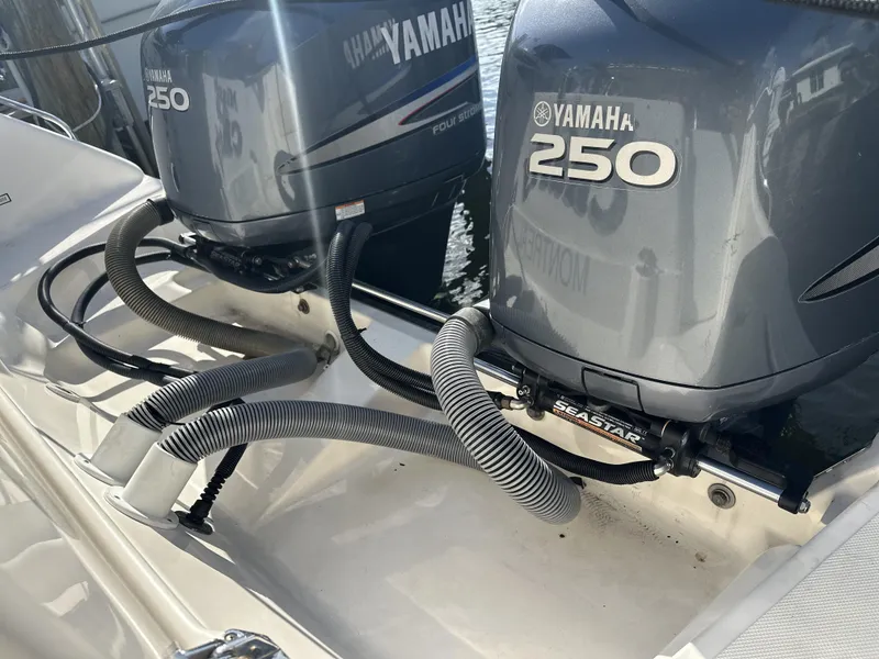 Slide: The Image of 2008 Pursuit 315 Offshore with twin Yamaha 250 engines, detailed view. - 25