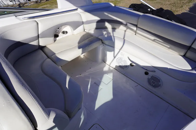 Slide: The Image of 2006 Chaparral 280SSi boat interior with spacious seating and modern design. - 18