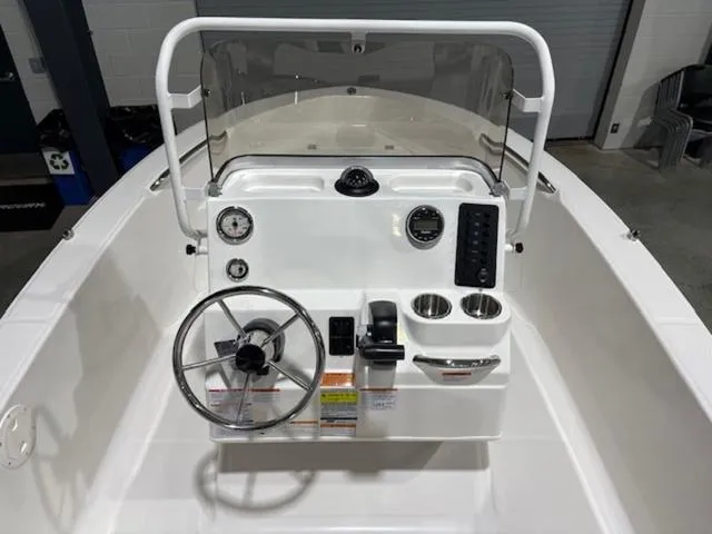 Slide: The Image of Robalo R160 Center Console 2025 - 5