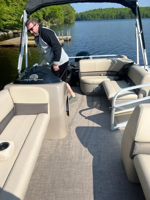 Slide: The Image of Sun Tracker Party Barge 18DLX 2023 - 3