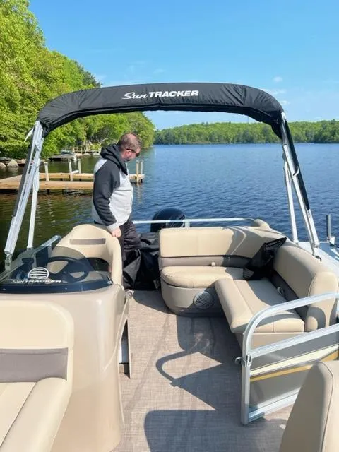 Slide: The Image of Sun Tracker Party Barge 18DLX 2023 - 5