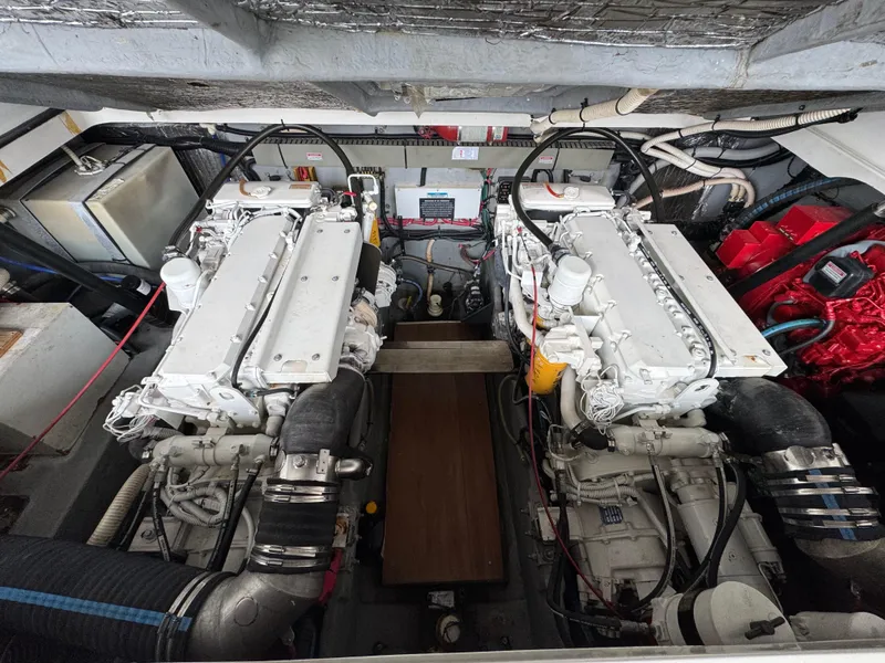 Slide: The Image of Sea Ray 370 Express Cruiser 1997 - 52