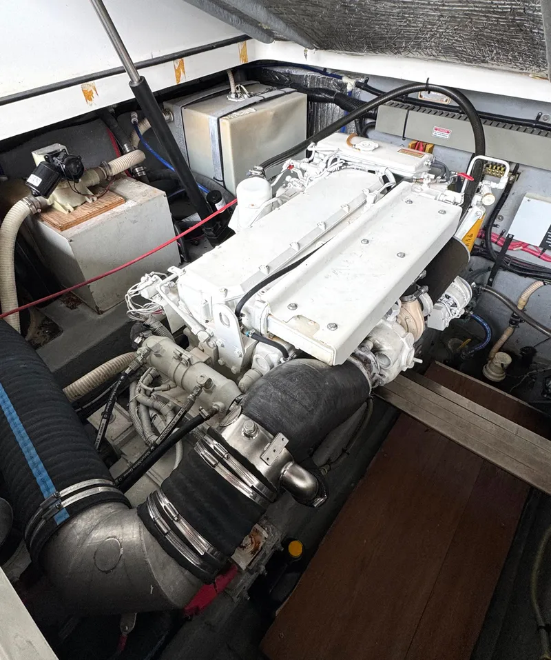 Slide: The Image of Sea Ray 370 Express Cruiser 1997 - 53