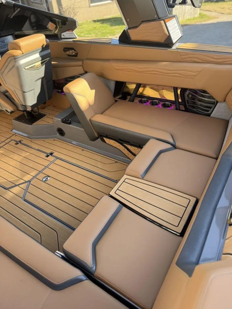 Slide: The Image of Nautique Super Air Nautique G23 2025 - 15