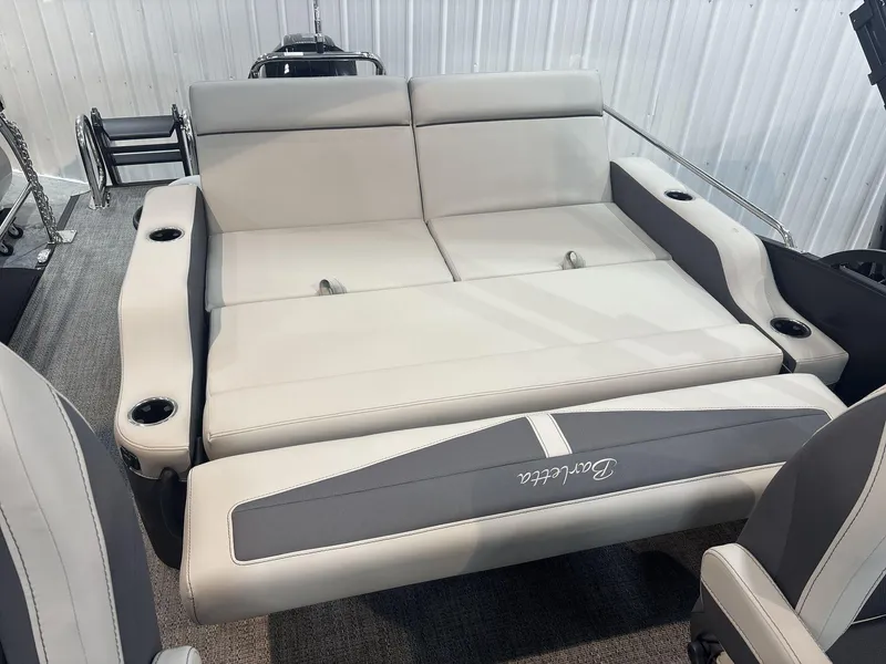 Slide: The Image of Barletta Cabrio 22UC 2025 - 14