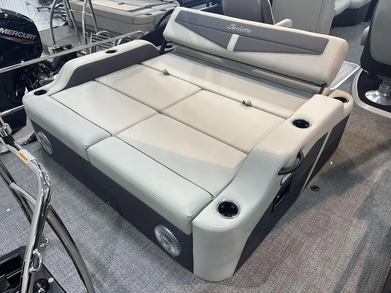 Slide: The Image of Barletta Cabrio 22UC 2025 - 15