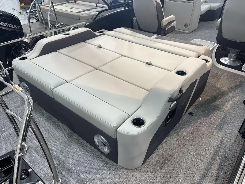 Slide: The Image of Barletta Cabrio 22UC 2025 - 16