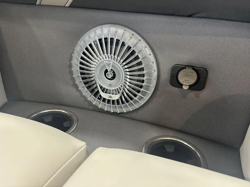 Slide: The Image of Barletta Cabrio 22UC 2025 - 17