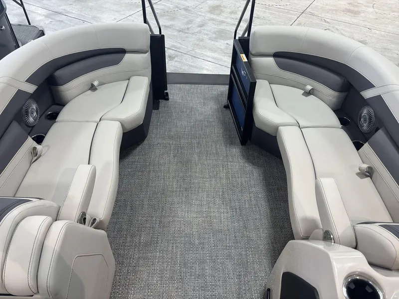 Slide: The Image of Barletta Cabrio 22UC 2025 - 5