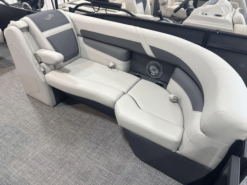 Slide: The Image of Barletta Cabrio 22UC 2025 - 6