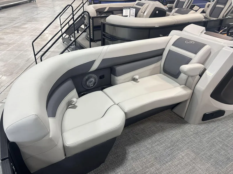 Slide: The Image of Barletta Cabrio 22UC 2025 - 7