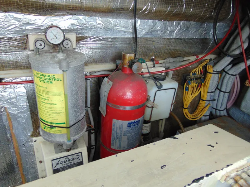 Slide: The Image of Engine room of 2000 Luhrs T-360SX/SF with hydraulic system and fire extinguisher. - 22