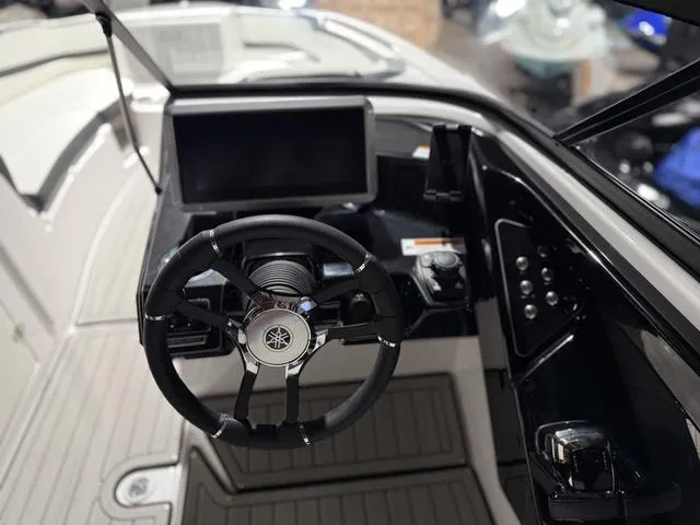 Slide: The Image of Yamaha 252SE 2025 - 12