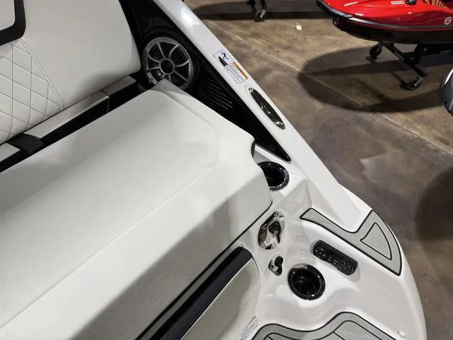 Slide: The Image of Yamaha 252SE 2025 - 15