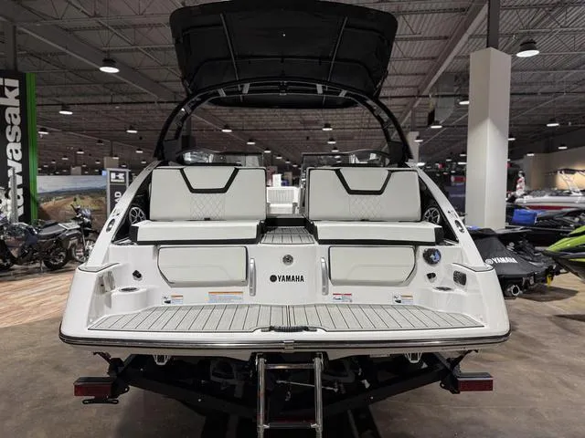 Slide: The Image of Yamaha 252SE 2025 - 4