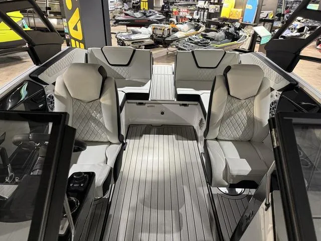 Slide: The Image of Yamaha 222S 2025 - 8