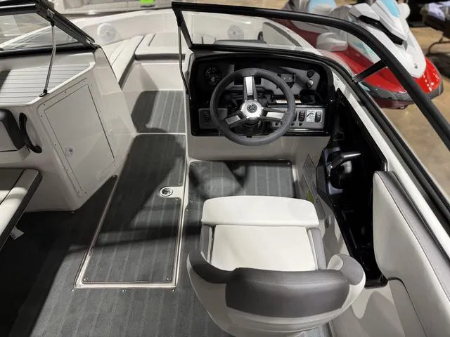 Slide: The Image of Yamaha AR190 2025 - 7