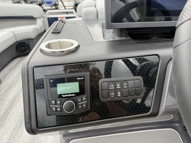 Slide: The Image of Bennington M Quad Bench 22 MFB Pontoon 2025 - 15