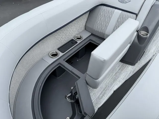 Slide: The Image of Bennington M Quad Bench 22 MFB Pontoon 2025 - 7