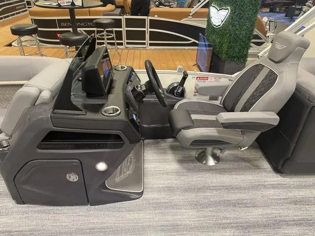 Slide: The Image of Bennington M Quad Bench 22 MFB Pontoon 2025 - 14