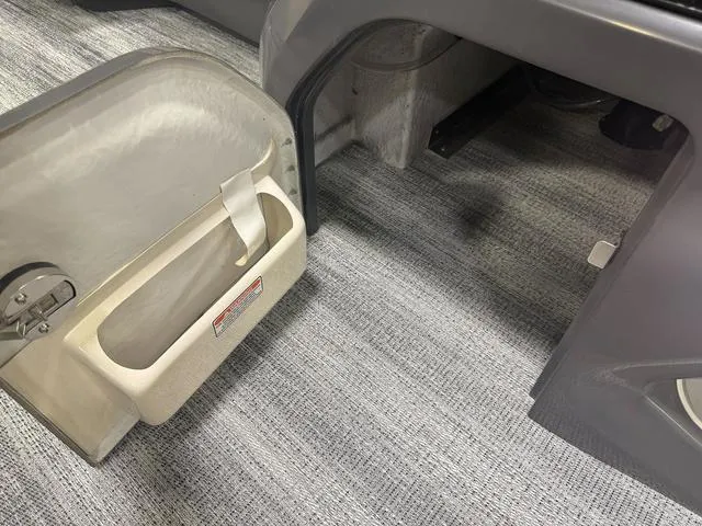 Slide: The Image of Bennington M Quad Bench 22 MFB Pontoon 2025 - 15