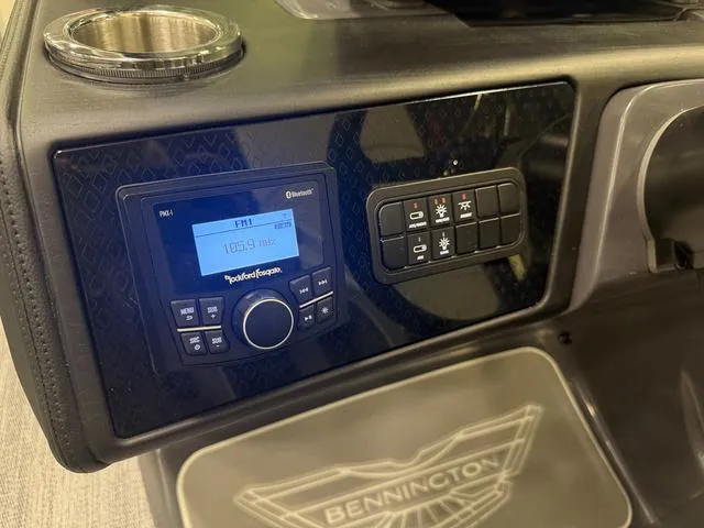 Slide: The Image of Bennington M Quad Bench 22 MFB Pontoon 2025 - 19