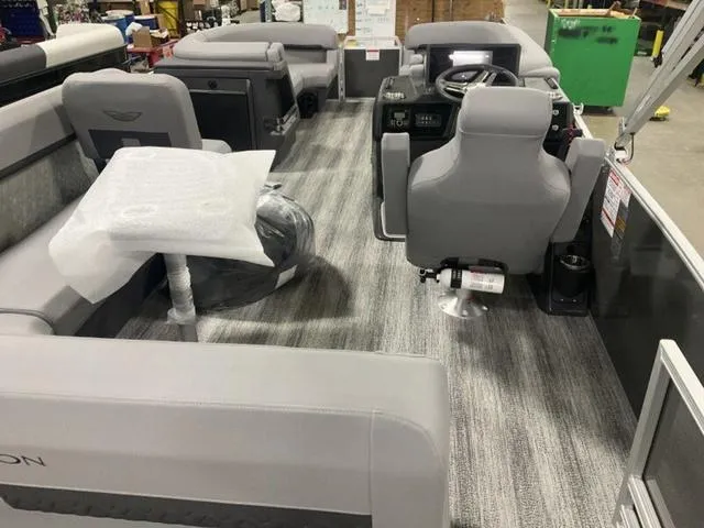 Bennington M L Bench 22 ML 2025 for Sale | MarineSource