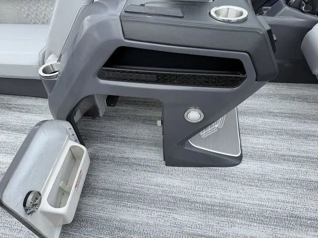 Slide: The Image of Bennington M Quad Bench 22 MFB Pontoon 2025 - 12