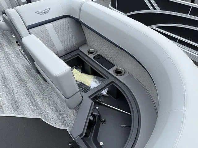 Slide: The Image of Bennington M Quad Bench 22 MFB Pontoon 2025 - 9