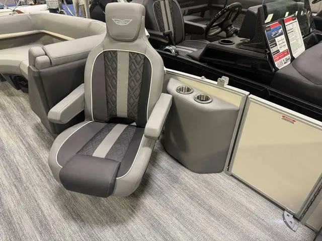 Slide: The Image of Bennington M Quad Bench 22 MFB Pontoon 2025 - 10