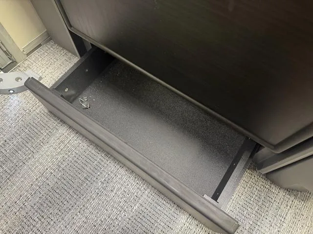 Slide: The Image of Bennington M Quad Bench 22 MFB Pontoon 2025 - 13