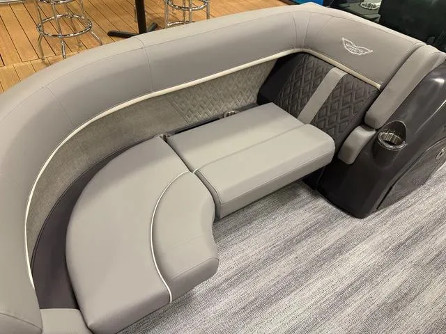 Slide: The Image of Bennington M Quad Bench 22 MFB Pontoon 2025 - 7