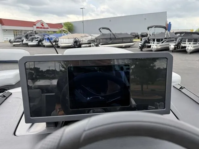 Slide: The Image of Bennington M Quad Bench 22 MFB Pontoon 2025 - 16