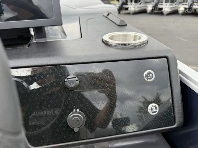 Slide: The Image of Bennington M Quad Bench 22 MFB Pontoon 2025 - 17