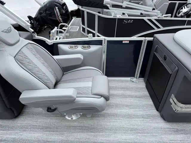 Slide: The Image of Bennington M Quad Bench 22 MFB Pontoon 2025 - 20