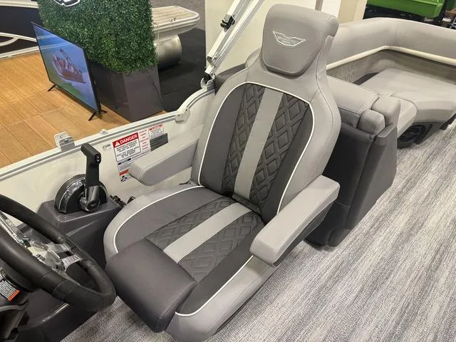 Slide: The Image of Bennington M Quad Bench 22 MFB Pontoon 2025 - 16