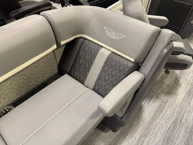 Slide: The Image of Bennington M Quad Bench 22 MFB Pontoon 2025 - 27