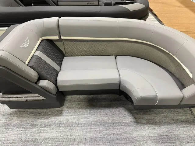 Slide: The Image of Bennington M Quad Bench 22 MFB Pontoon 2025 - 4