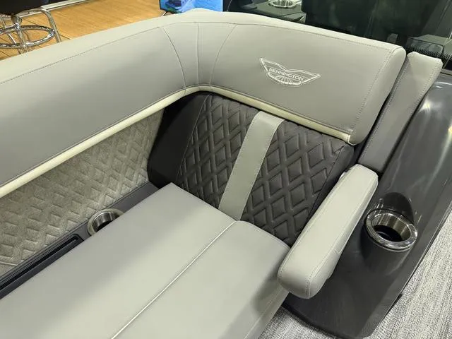 Slide: The Image of Bennington M Quad Bench 22 MFB Pontoon 2025 - 8