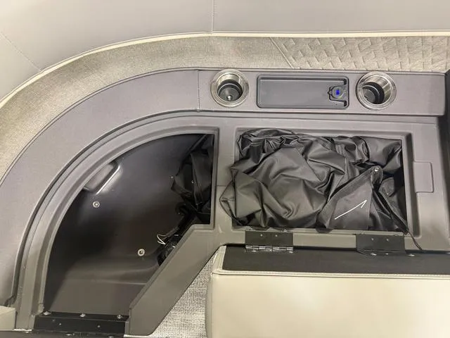 Slide: The Image of Bennington M Quad Bench 22 MFB Pontoon 2025 - 9