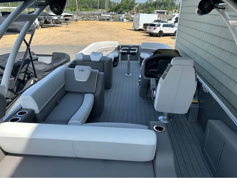 Slide: The Image of Avalon 2585 CAT VRB 2023 - 2