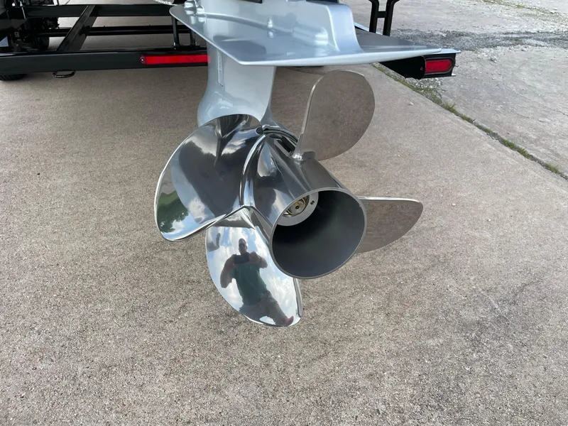 Slide: The Image of Propeller of 2023 Barletta Lusso 25UCA boat on concrete surface. - 11