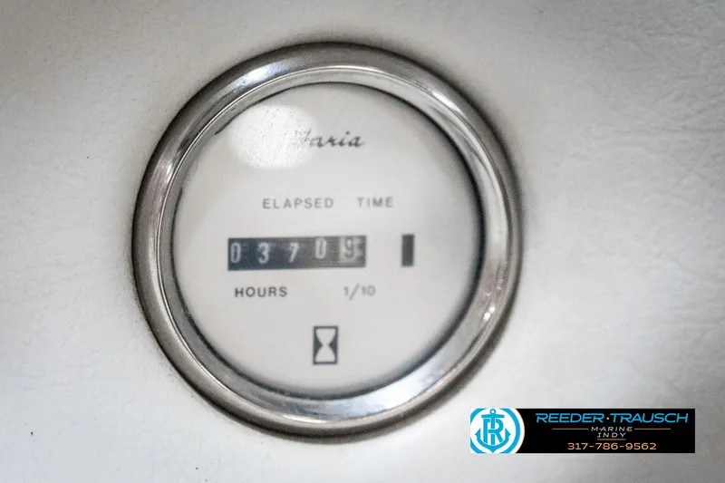 Slide: The Image of Hour meter showing 370.5 hours on a 1995 Crownline 182 BR boat. - 36