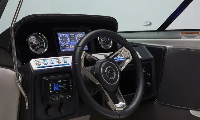 Slide: The Image of Crownline Boats 240 SS 2025 - 4