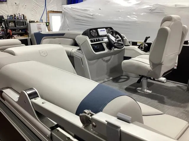 Slide: The Image of Godfrey SW2286SFL 2025 - 11