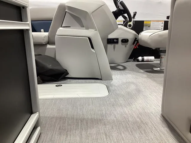 Slide: The Image of Godfrey SW2286SFL 2025 - 12