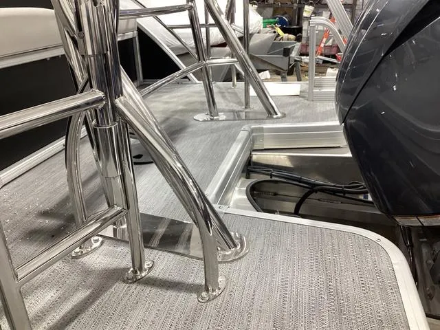 Slide: The Image of Godfrey SW2286SFL 2025 - 16