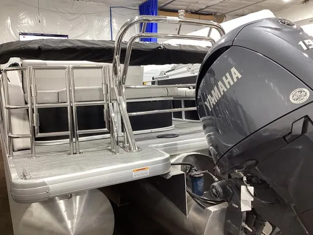 Slide: The Image of Godfrey SW2286SFL 2025 - 7