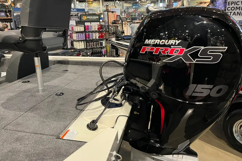 Slide: The Image of 2025 Tracker Pro Team 195 Tournament Edition with Mercury Pro XS 150 engine. - 8